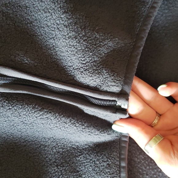 VS PINK Logo High-Low Cropped Fuzzy Sherpa Lined Zip-Up Mock Neck Jacket - Picture 8 of 13